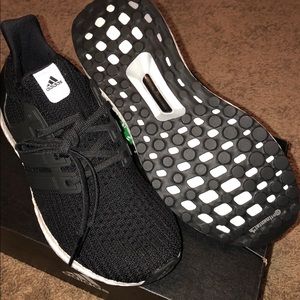 ISO black Ultraboost
